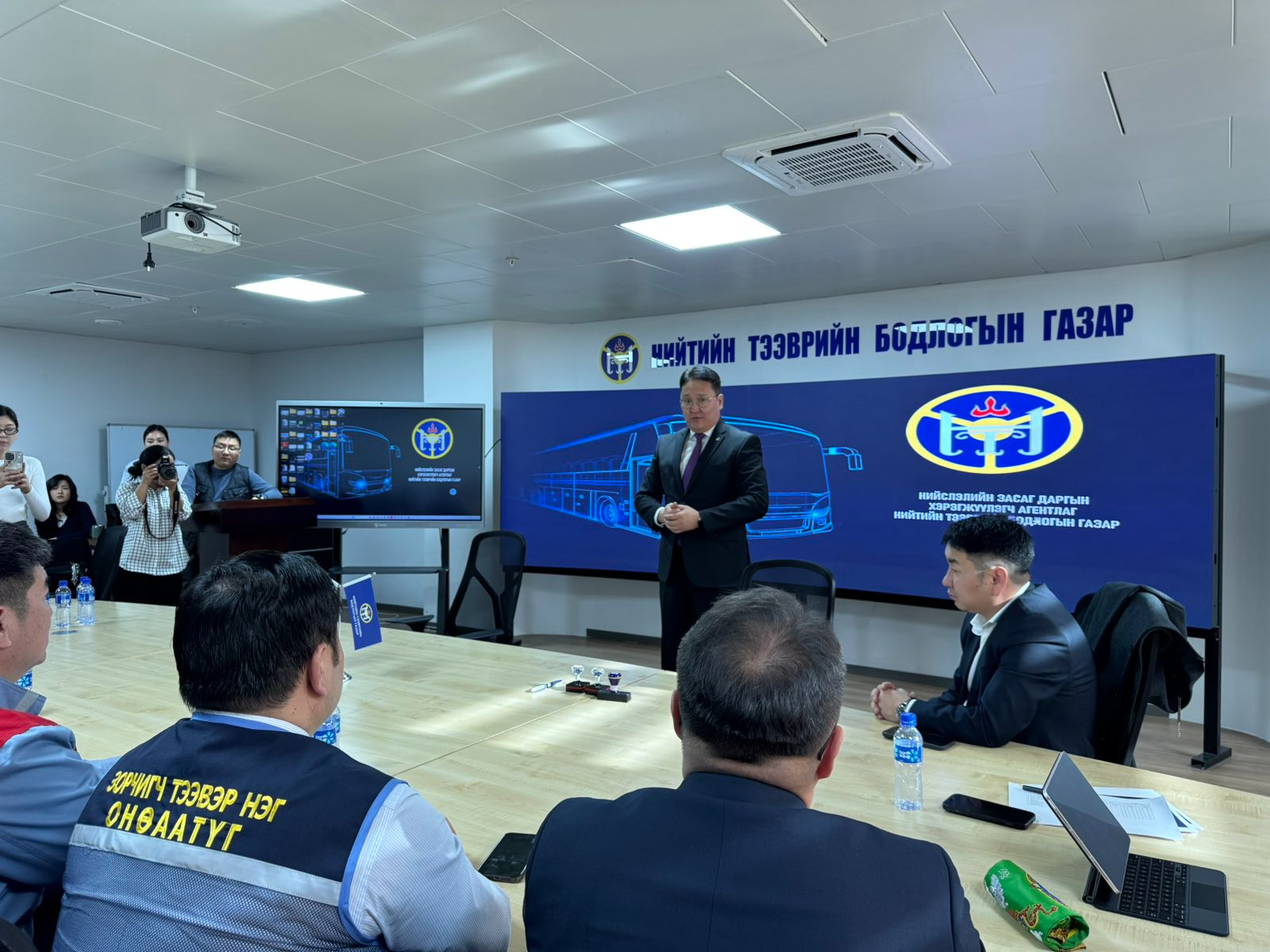 Нийтийн тээврийн үйлчилгээ эрхлэгч аж ахуйн нэгжүүдтэй гэрээ байгууллаа